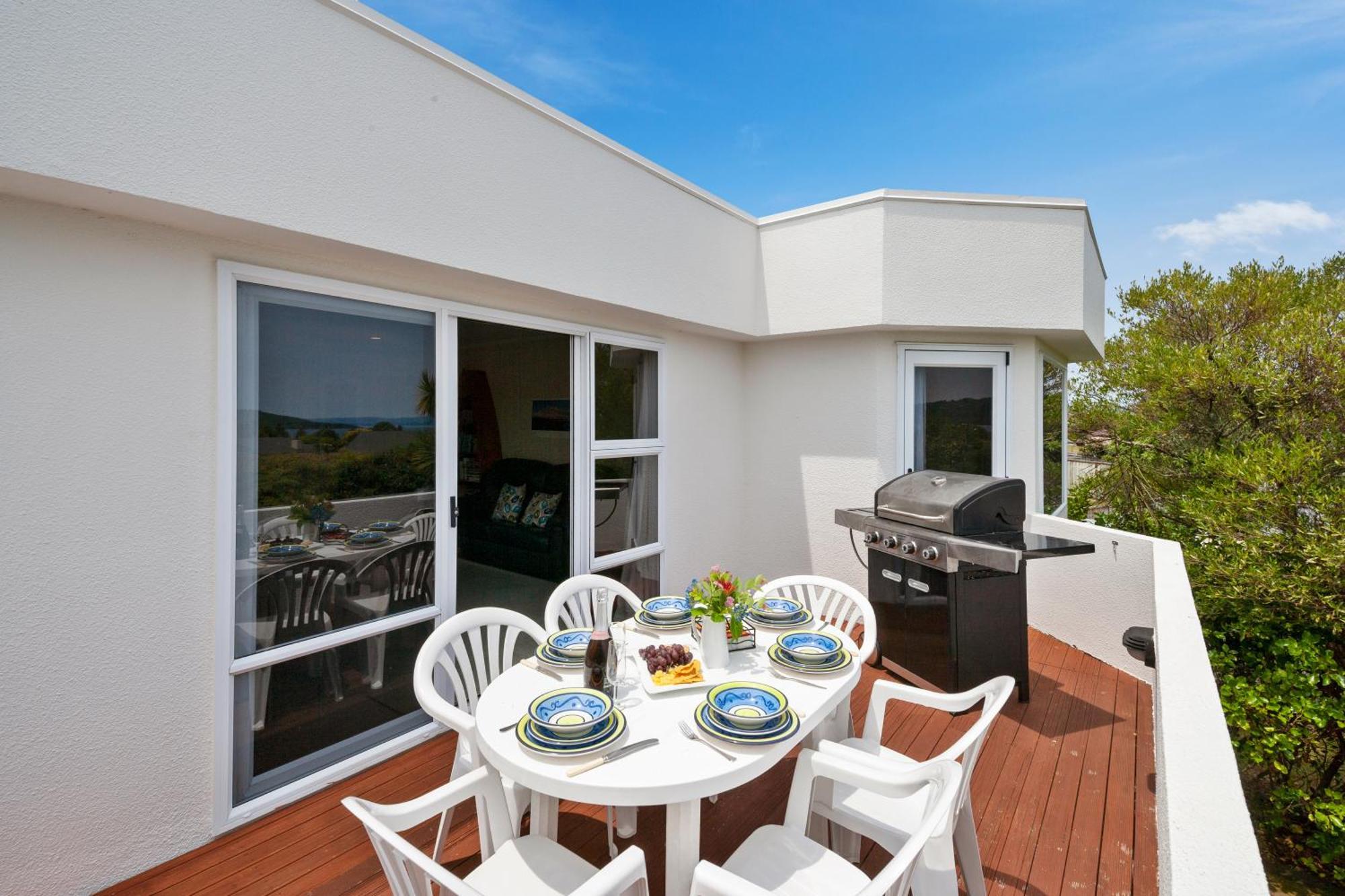 The White House - Taupo Holiday Home Extérieur photo