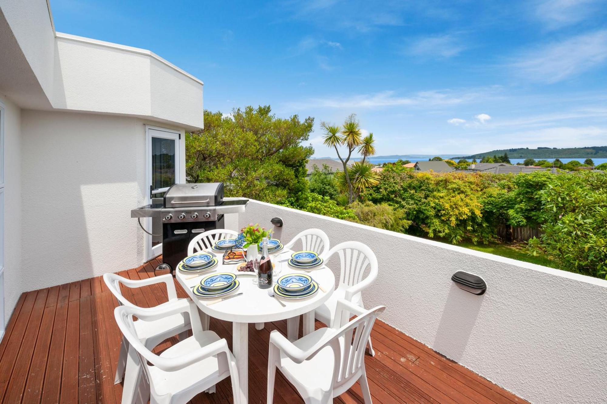 The White House - Taupo Holiday Home Extérieur photo